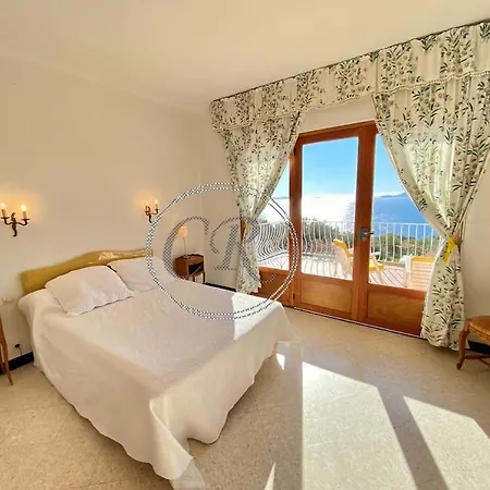 Belle Piscine Vue Nyaraló Le Lavandou